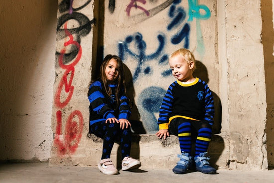 Kinderstrumpfhose gestreift mit Wappen